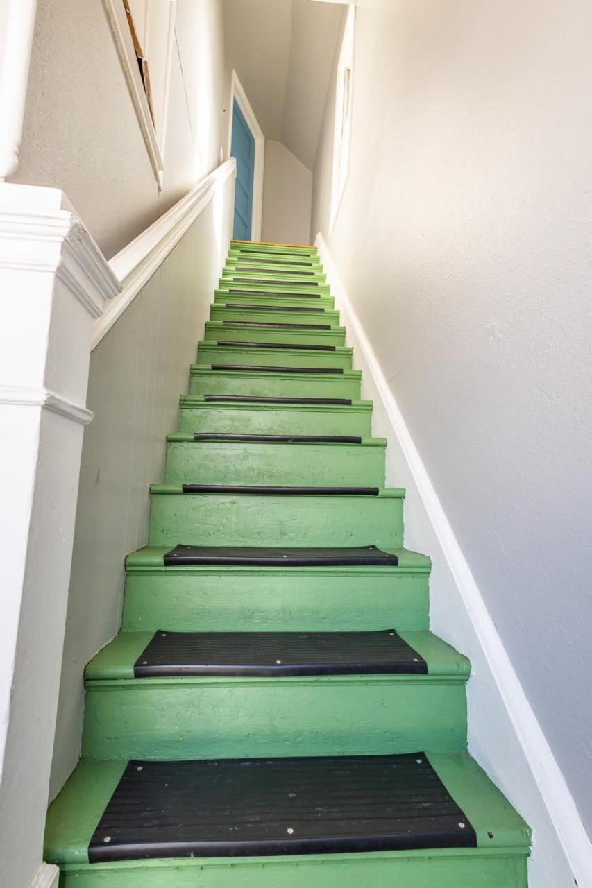 לאראמי New Listing!! Bright Bohemian Stay מראה חיצוני תמונה
