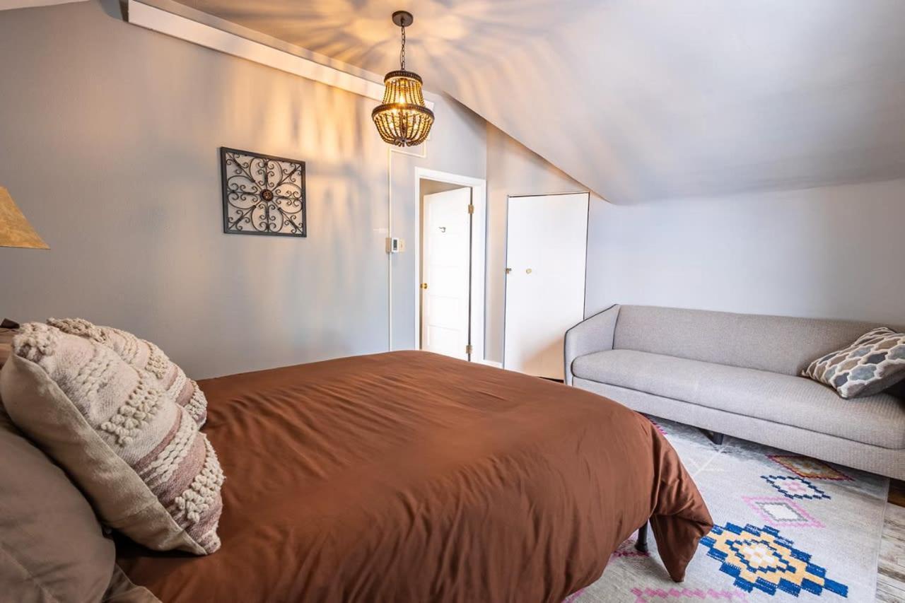 לאראמי New Listing!! Bright Bohemian Stay מראה חיצוני תמונה