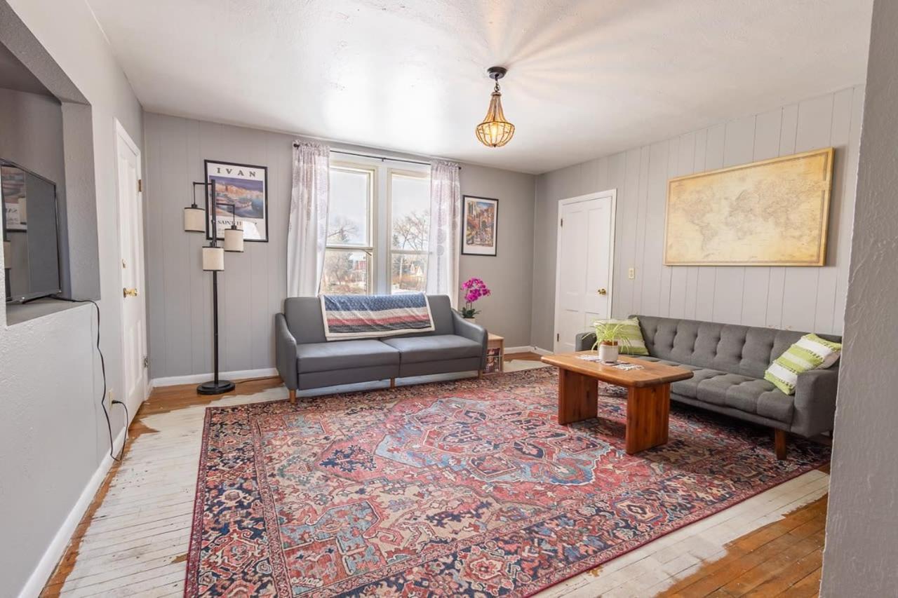 לאראמי New Listing!! Bright Bohemian Stay מראה חיצוני תמונה