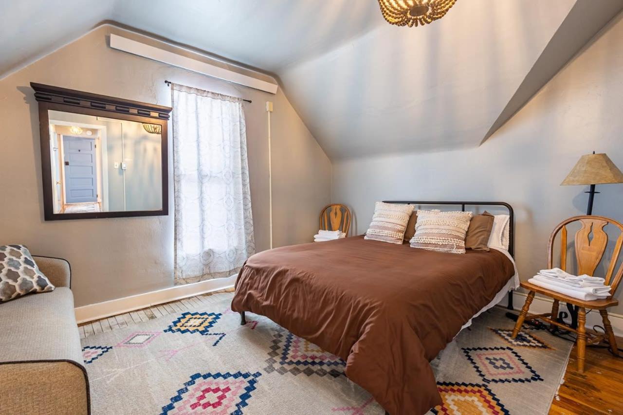 לאראמי New Listing!! Bright Bohemian Stay מראה חיצוני תמונה