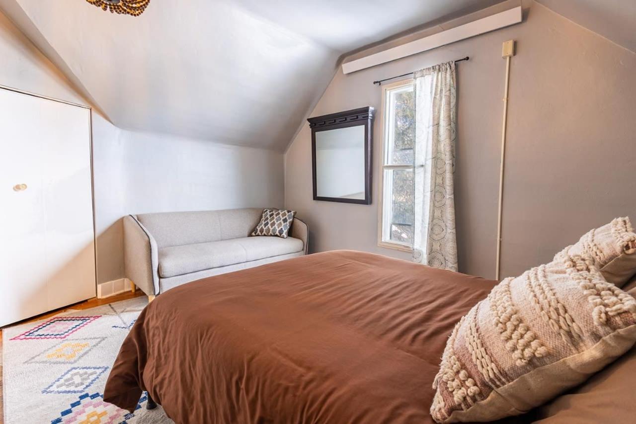 לאראמי New Listing!! Bright Bohemian Stay מראה חיצוני תמונה