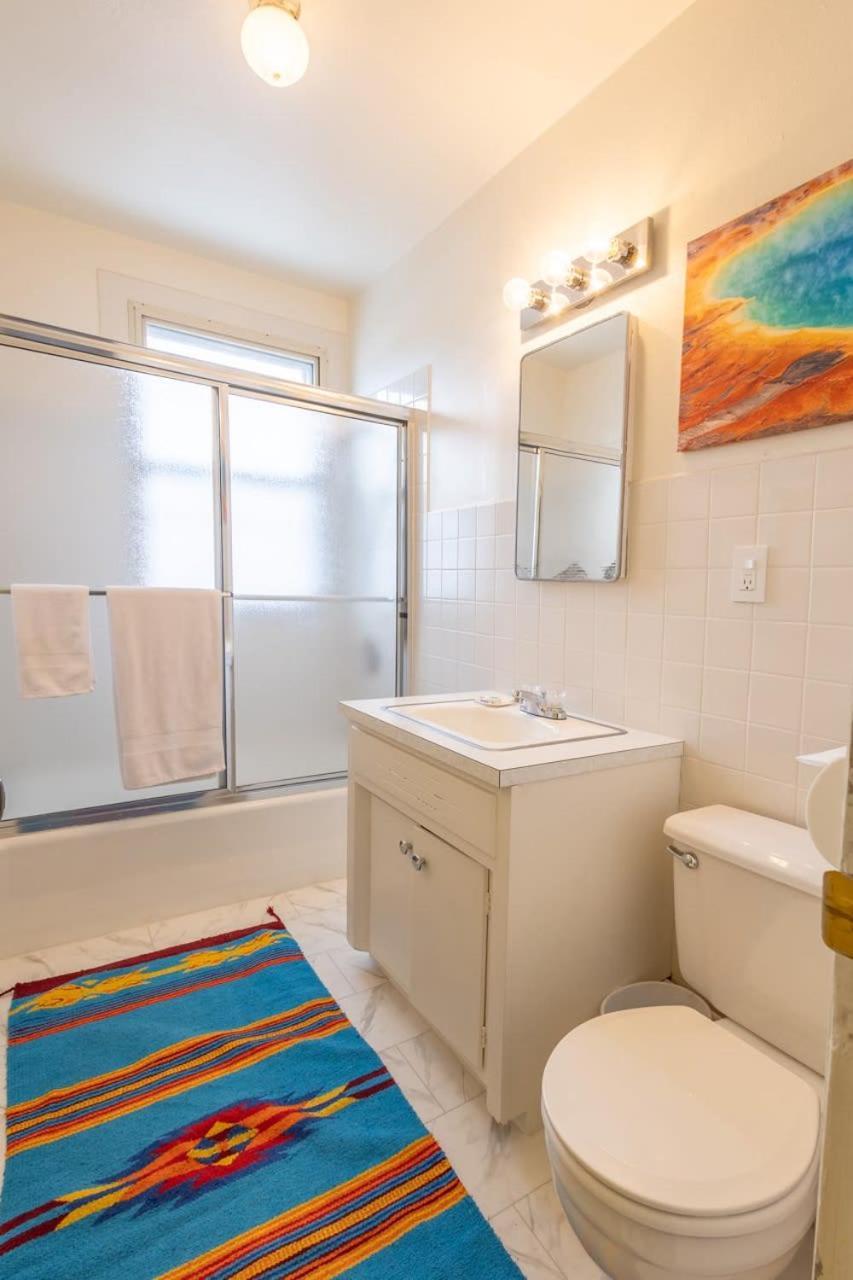לאראמי New Listing!! Bright Bohemian Stay מראה חיצוני תמונה